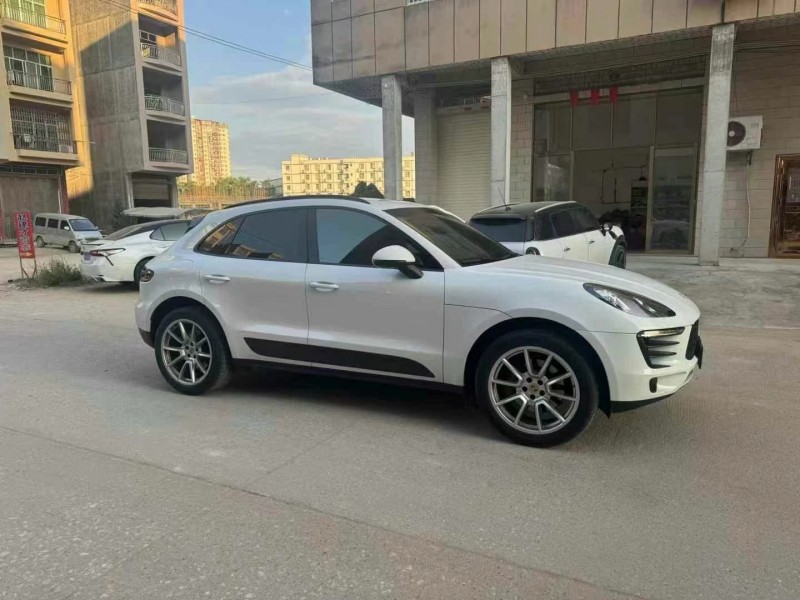 南宁14年保时捷Macan3