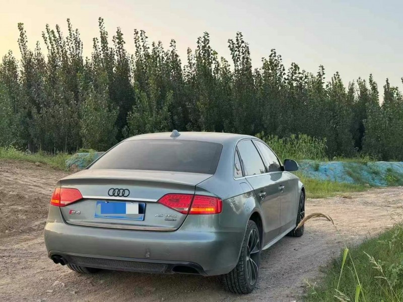 济宁12年奥迪A4L7