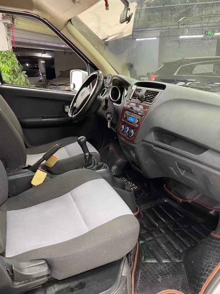 成都21年长安汽车睿行5