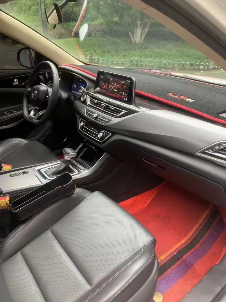 成都20年长安汽车锐程6