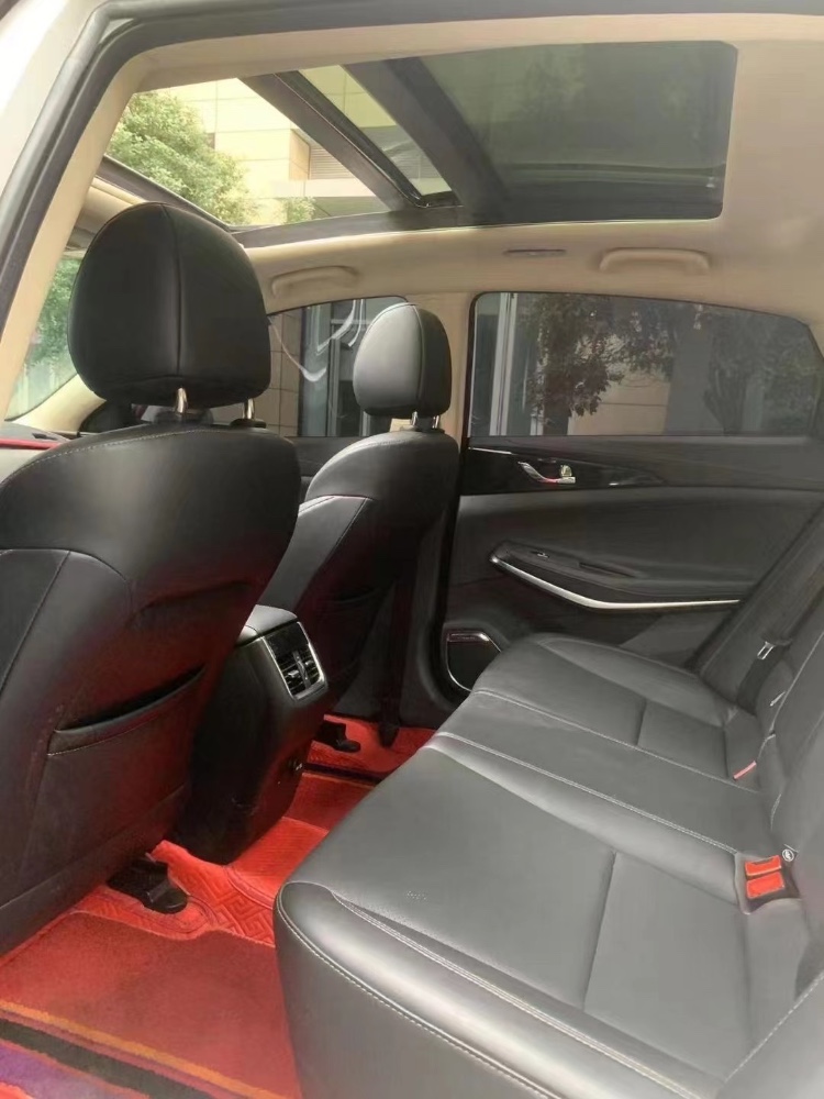 成都20年长安汽车锐程7