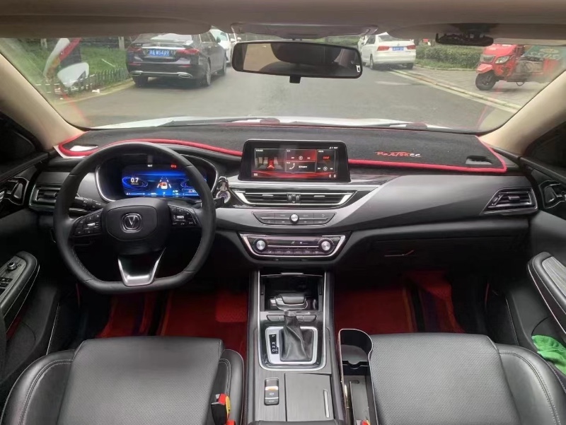 成都20年长安汽车锐程5