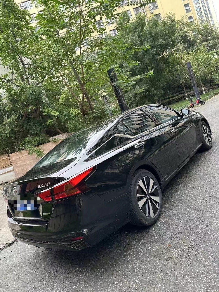 成都22年日产天籁8