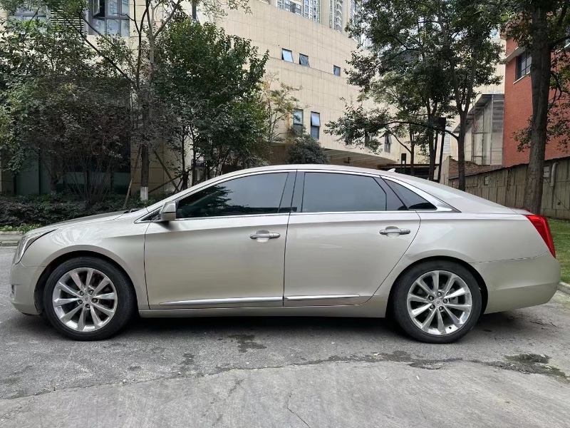 成都13年凯迪拉克XTS3