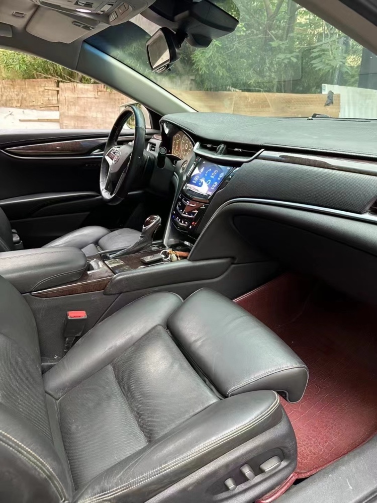 成都13年凯迪拉克XTS6