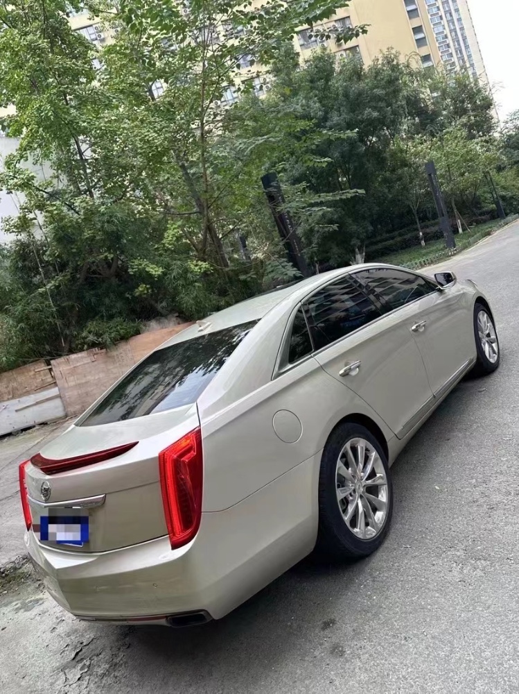 成都13年凯迪拉克XTS8