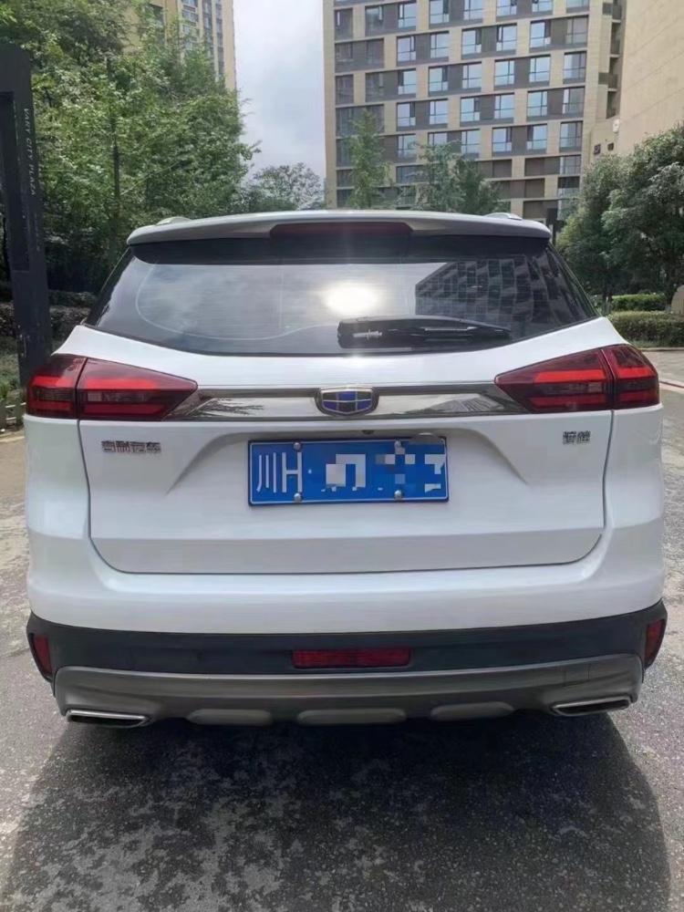 成都19年吉利博越9