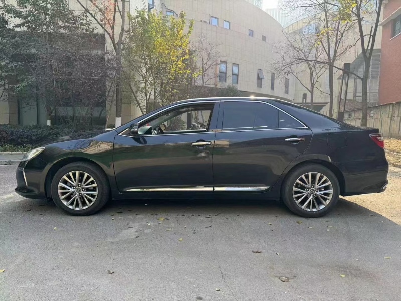 成都17年丰田凯美瑞3