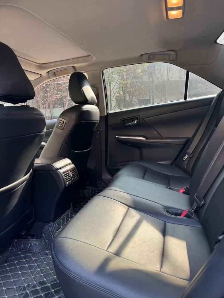 成都17年丰田凯美瑞7