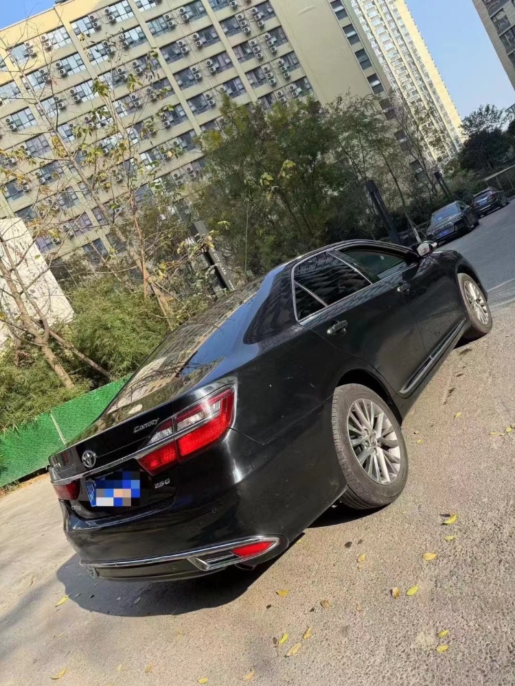 成都17年丰田凯美瑞8