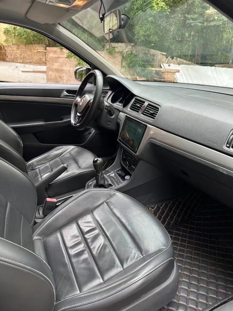 成都17年大众朗逸4