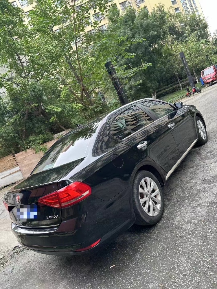 成都17年大众朗逸8