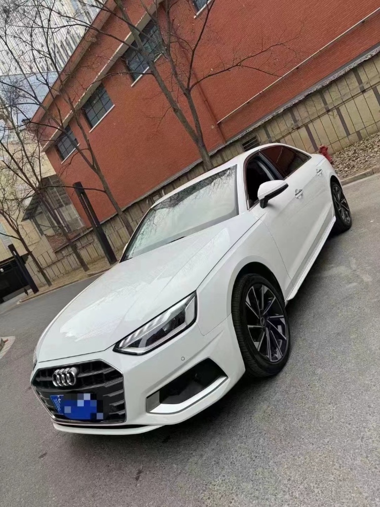 成都22年奥迪A4L2