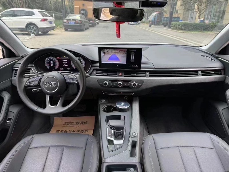 成都22年奥迪A4L5