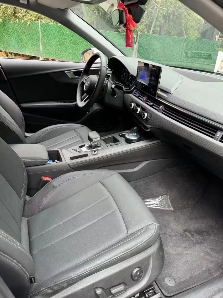 成都22年奥迪A4L6