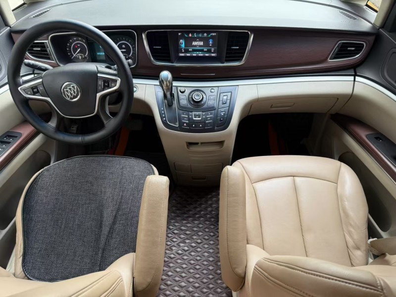 济宁17年别克GL84