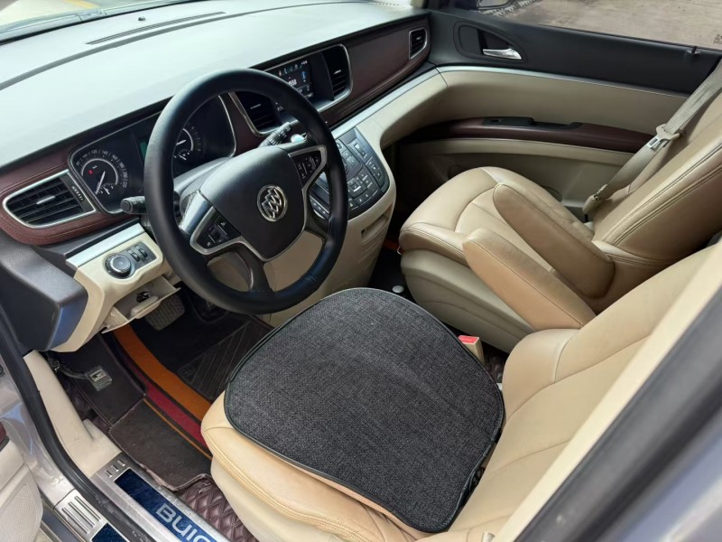 济宁17年别克GL85