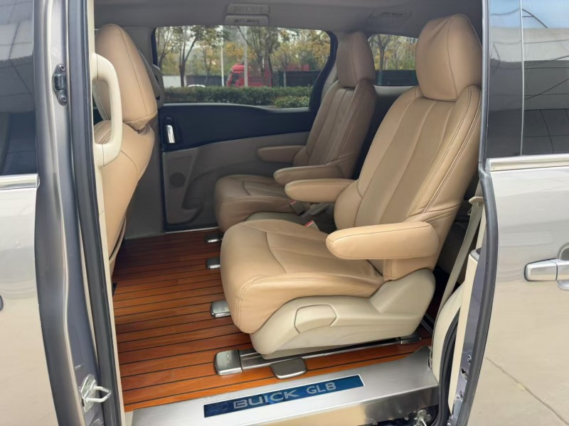 济宁17年别克GL86