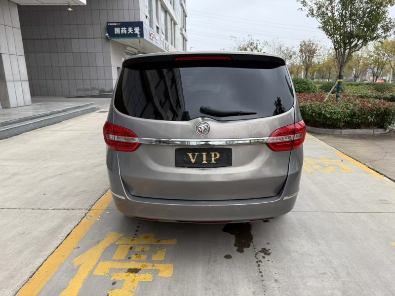 济宁17年别克GL89