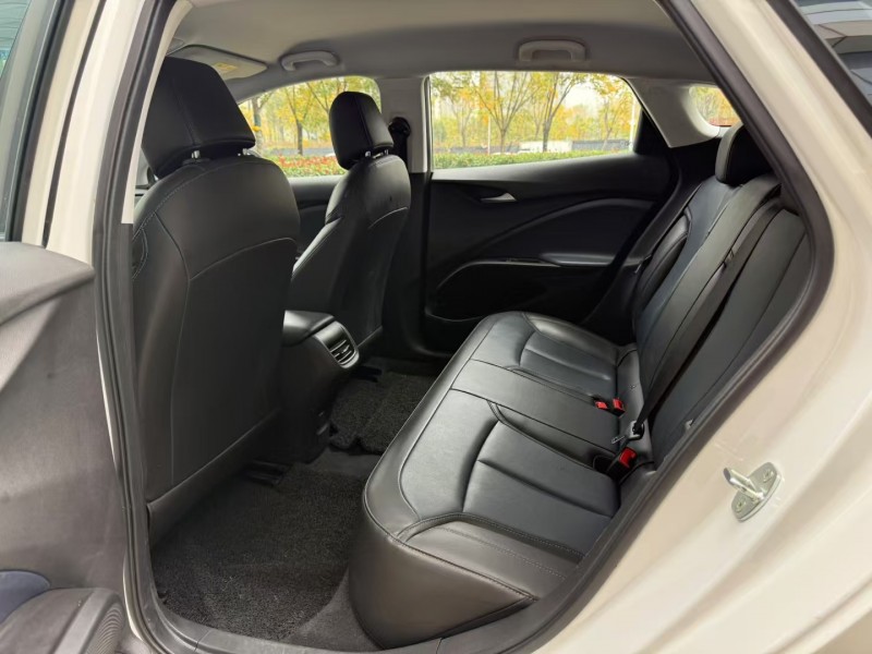 济宁23年别克微蓝6