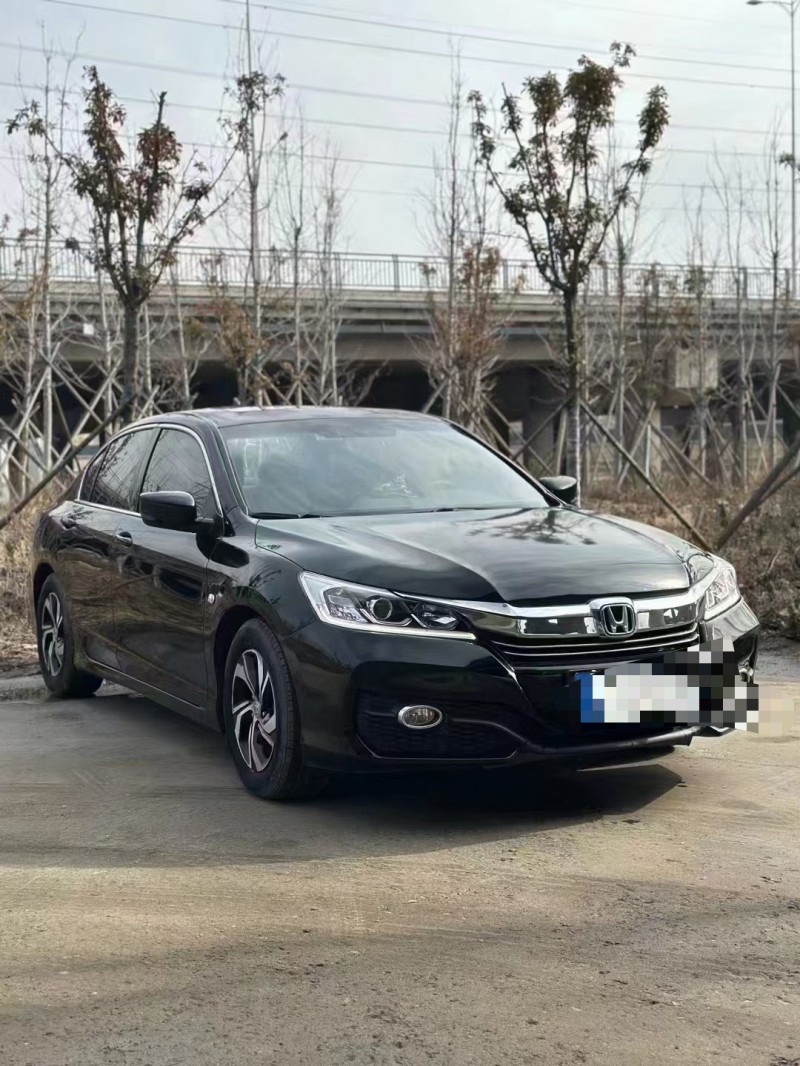 青岛18年本田雅阁3