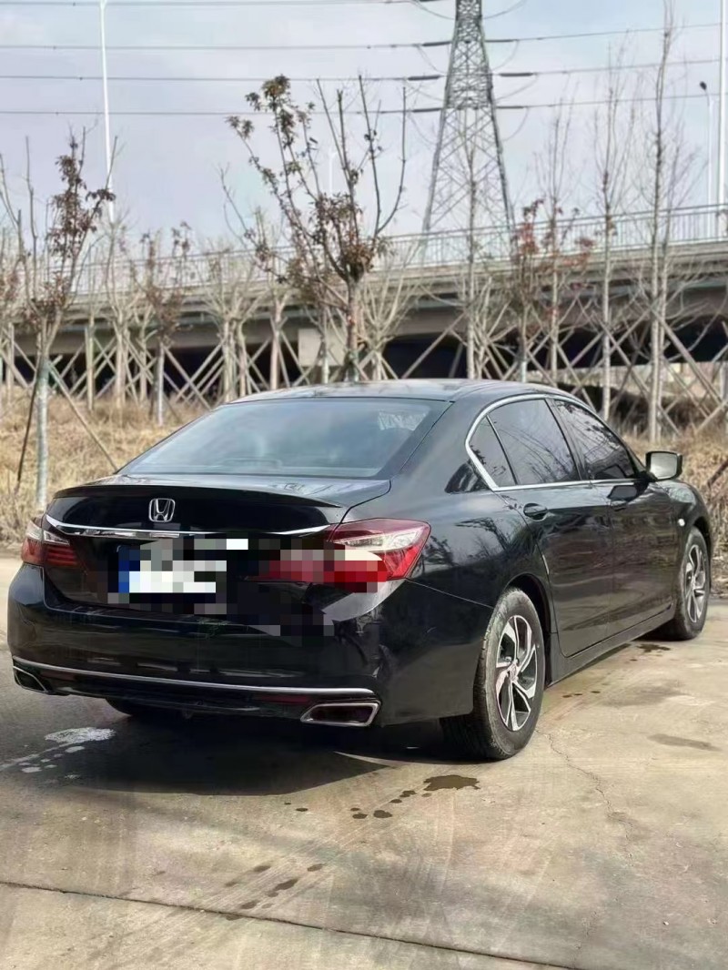 青岛18年本田雅阁7