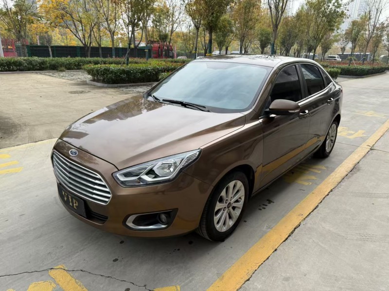 济宁17年福特福睿斯2