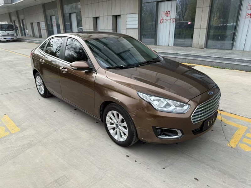 济宁17年福特福睿斯3