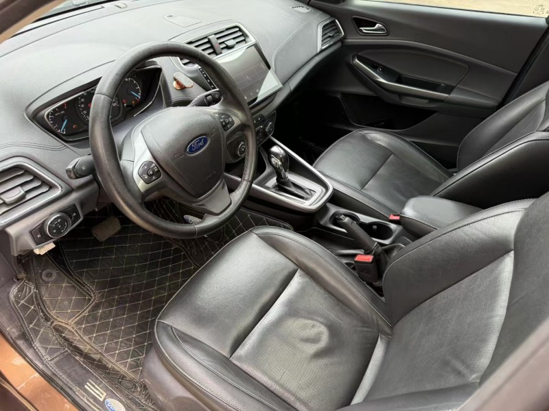 济宁17年福特福睿斯5