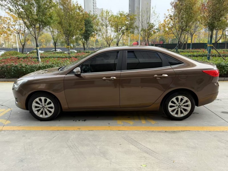 济宁17年福特福睿斯8