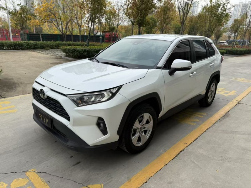 济宁23年丰田RAV42
