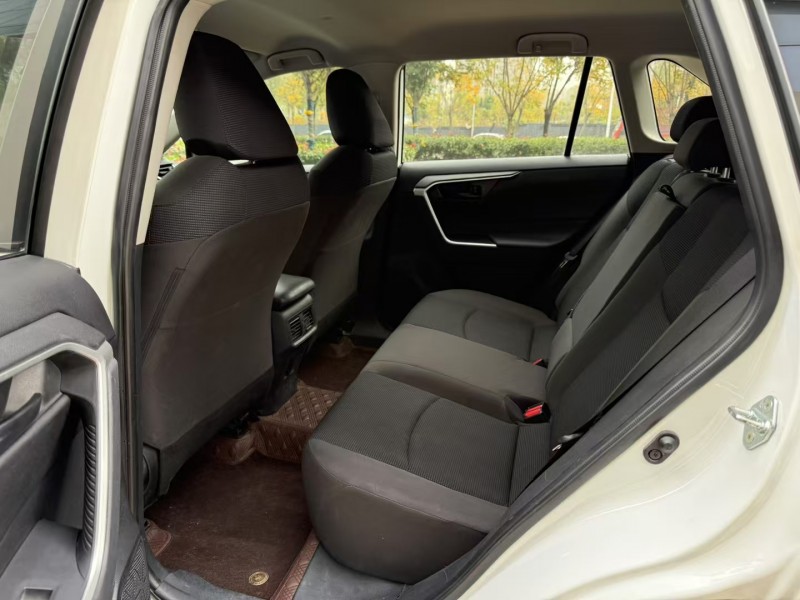 济宁23年丰田RAV46