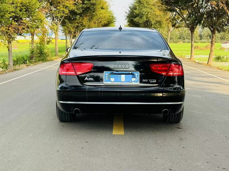 济宁14年奥迪A8L9