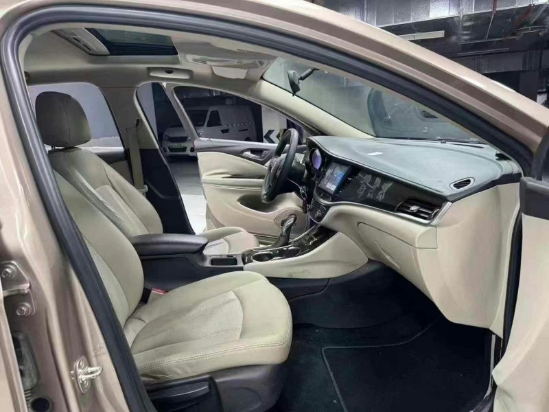 成都18年别克威朗5