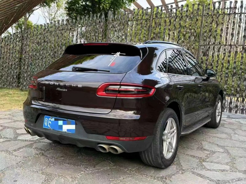 广州16年保时捷Macan7