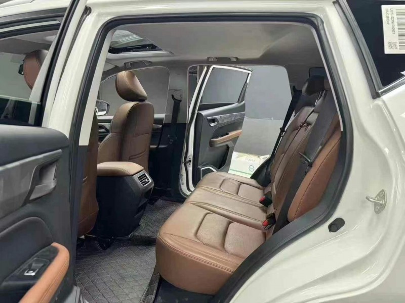 成都23年吉利远景8