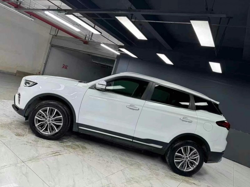 成都19年吉利博越3