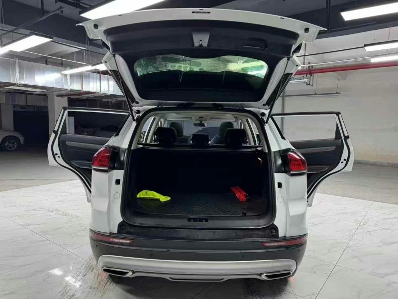 成都19年吉利博越9