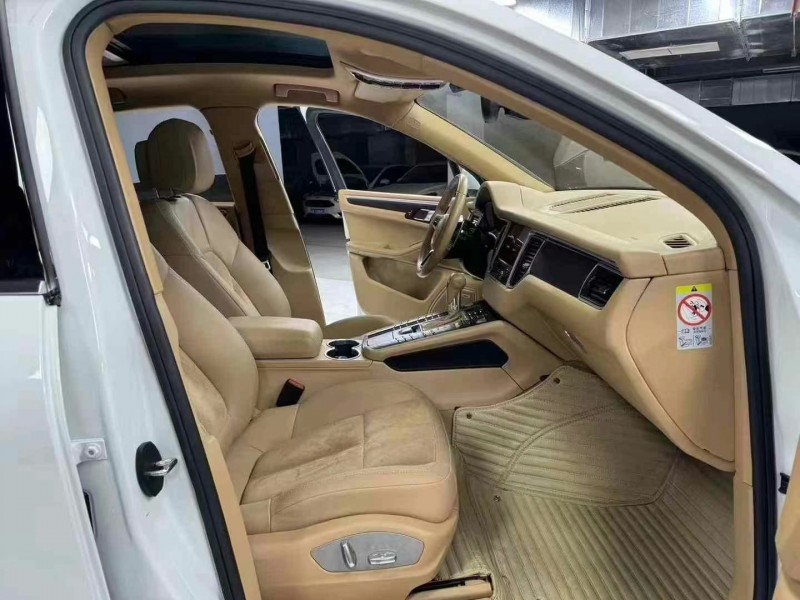 成都18年保时捷Macan7