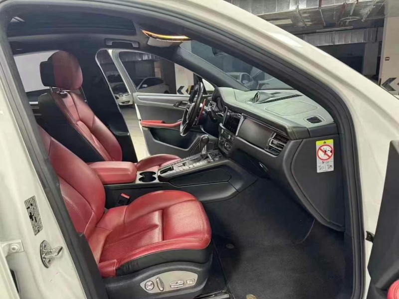 成都19年保时捷Macan6