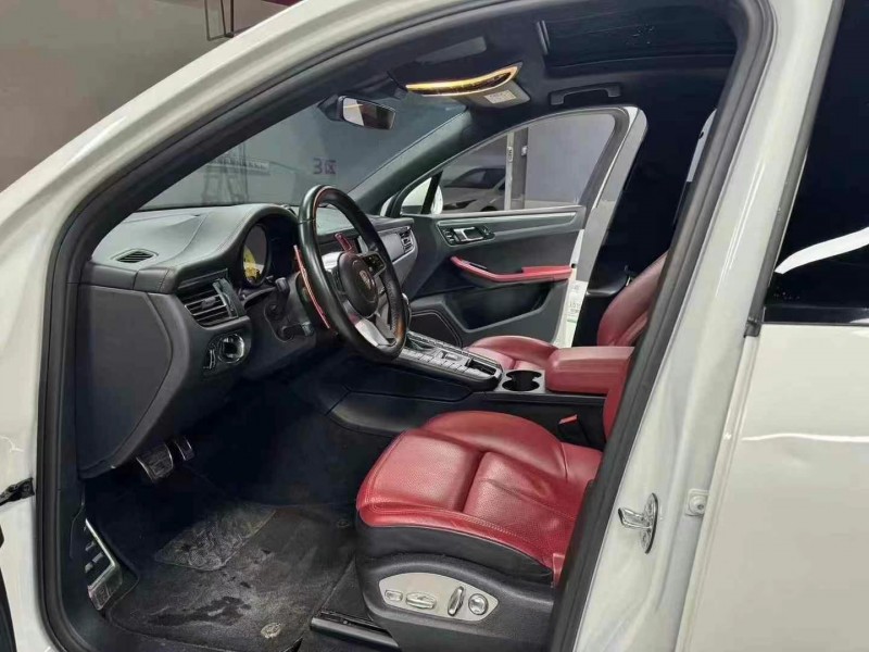 成都19年保时捷Macan7