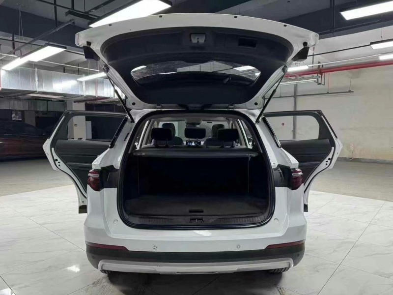 成都20年比亚迪宋9