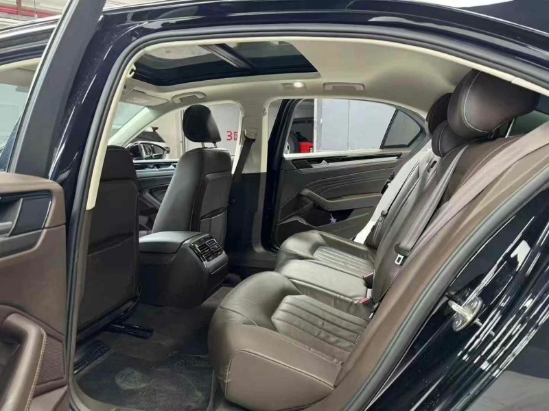 成都21年大众辉昂8