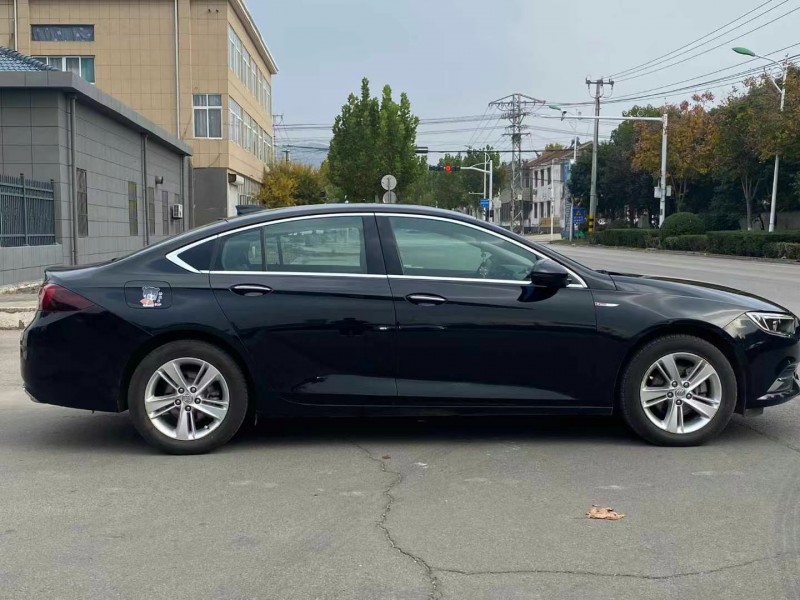 徐州19年别克君威5