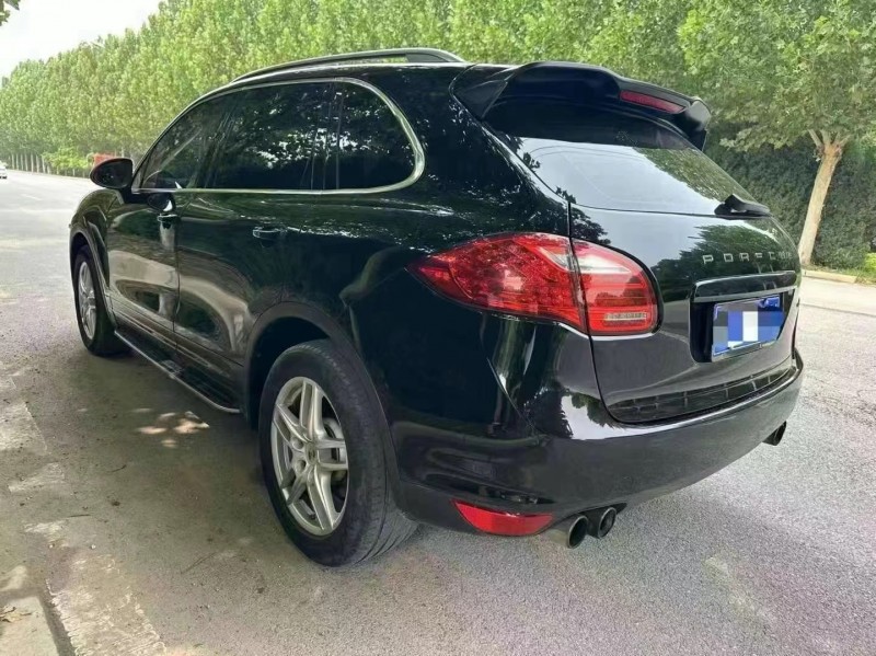 保定13年保时捷卡宴3