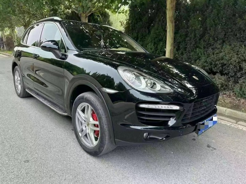 保定13年保时捷卡宴4