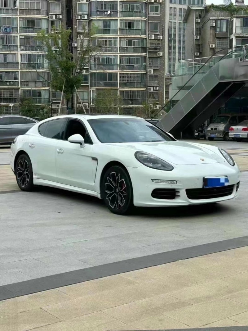 保定15年保时捷帕拉梅拉2