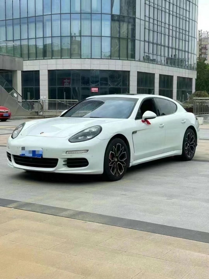 保定15年保时捷帕拉梅拉3