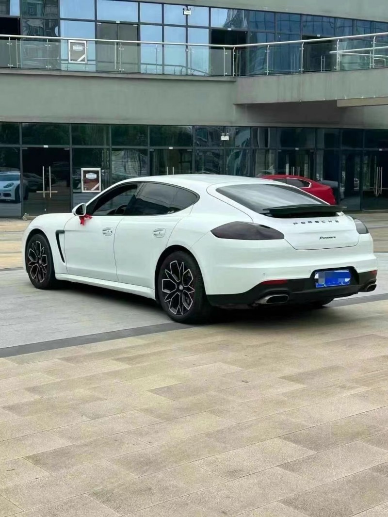 保定15年保时捷帕拉梅拉8