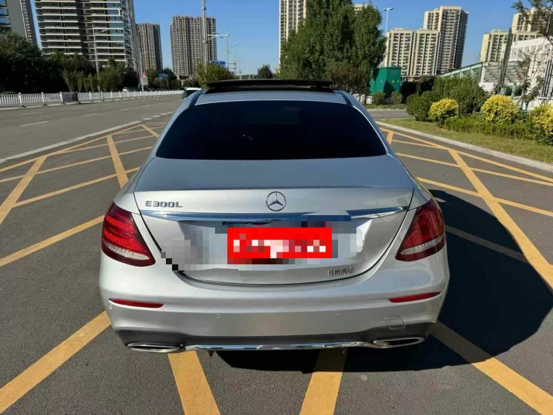 济宁16年奔驰E8